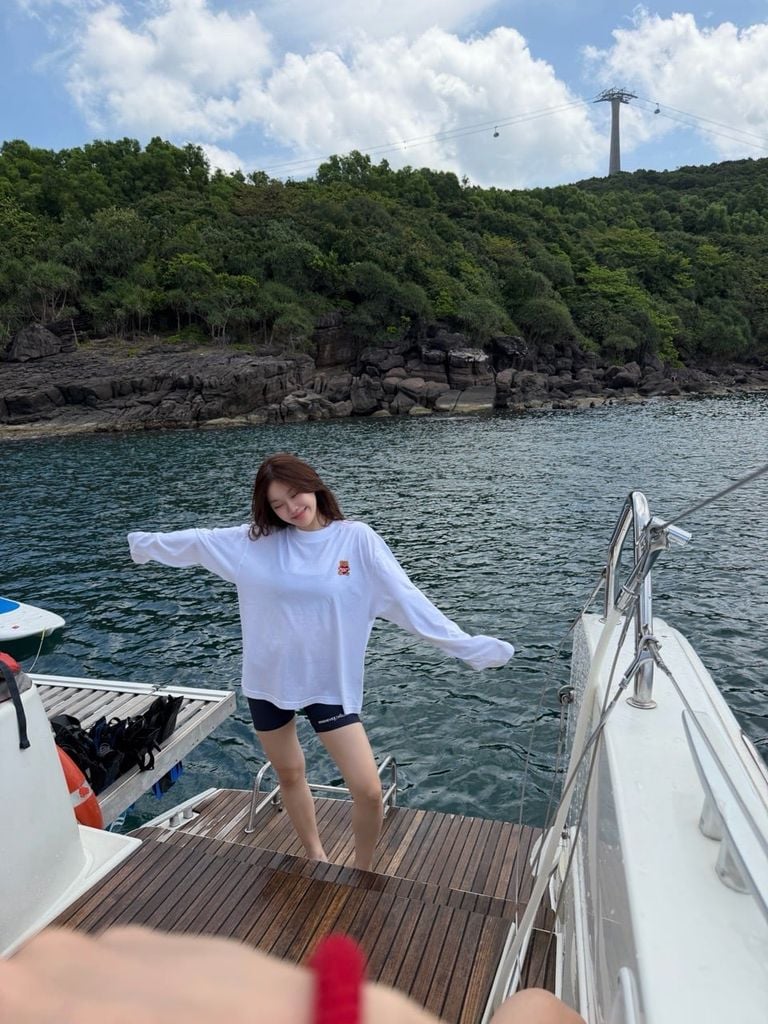 Whenever Atelier Little Bear Longsleeves Tee
